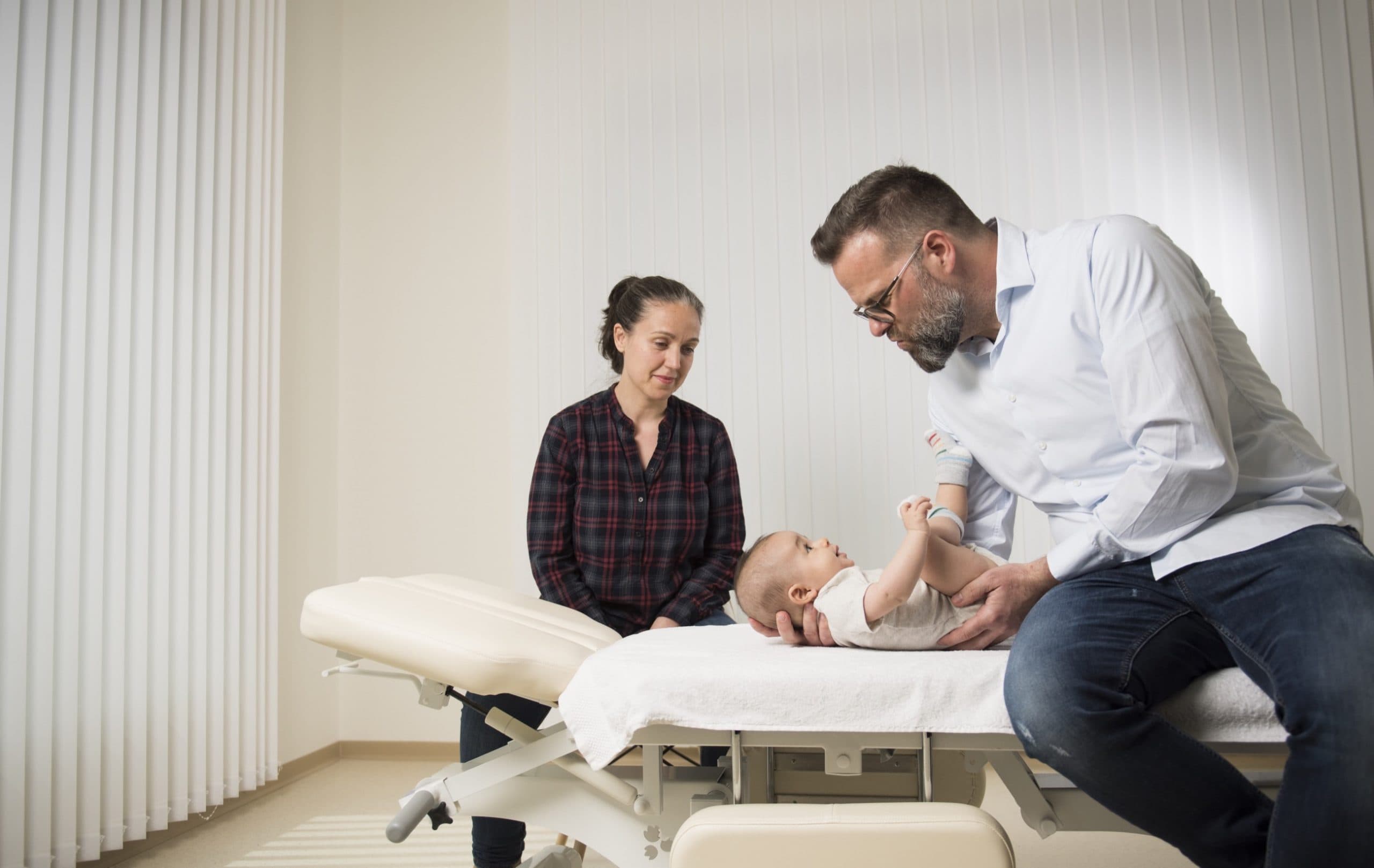 Photo d'une consultation avec un bébé